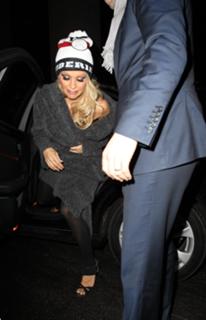 Pamela Anderson feet photo thumbnail