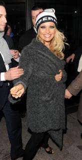 Pamela Anderson feet photo thumbnail