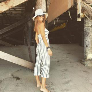 Brooke Burke feet photo thumbnail