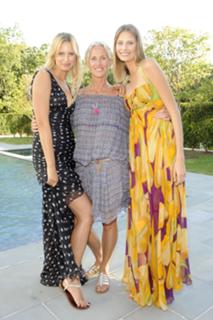 Karolina Kurkova feet photo thumbnail