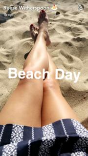Reese Witherspoon feet photo thumbnail
