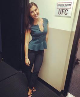 Megan Olivi feet photo thumbnail