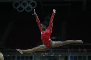 Simone Biles feet photo thumbnail