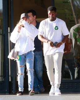 Sofia Richie feet photo thumbnail