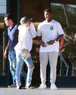 Sofia Richie feet photo thumbnail
