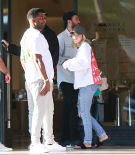 Sofia Richie feet photo thumbnail