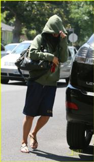 Vanessa Hudgens feet photo thumbnail