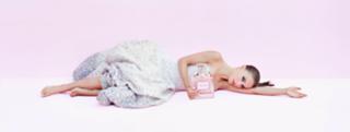 Natalie Portman feet photo thumbnail