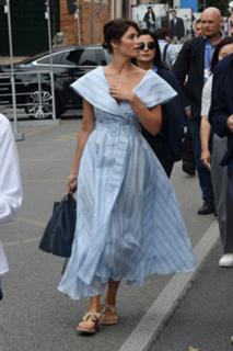 Gemma Arterton feet photo thumbnail