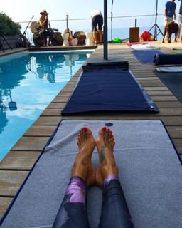 Brooke Burke feet photo thumbnail