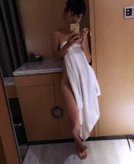 Bai Ling feet photo thumbnail
