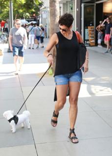 Nicole Murphy feet photo thumbnail