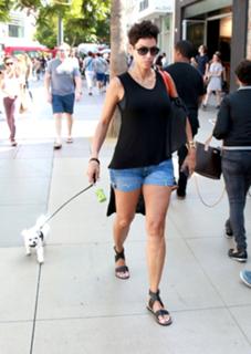 Nicole Murphy feet photo thumbnail