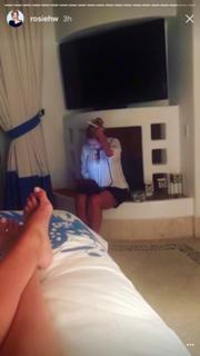 Rosie Huntington-Whiteley feet photo thumbnail