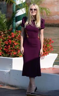 Dakota Fanning feet photo thumbnail