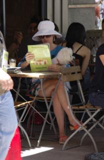 Debra Messing feet photo thumbnail