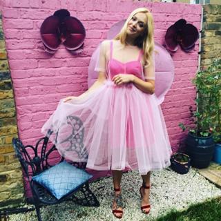 Fearne Cotton feet photo thumbnail