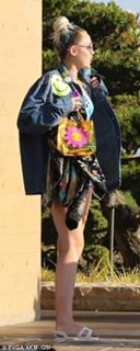 Miley Cyrus feet photo thumbnail