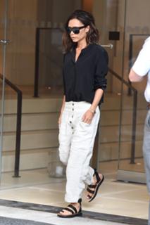 Victoria Beckham feet photo thumbnail