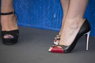 Dakota Fanning feet photo thumbnail