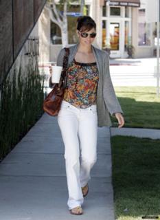 Jessica Biel feet photo thumbnail