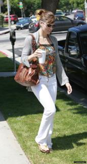 Jessica Biel feet photo thumbnail