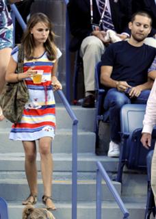 Natalie Portman feet photo thumbnail