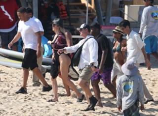 Khloé Kardashian feet photo thumbnail