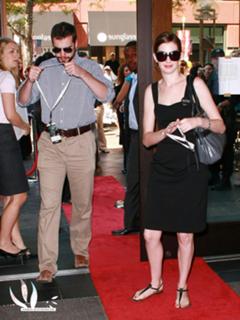 Anne Hathaway feet photo thumbnail