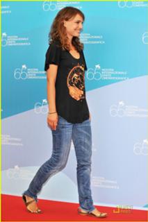 Natalie Portman feet photo thumbnail