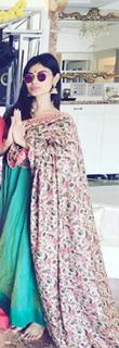 Mouni Roy feet photo thumbnail