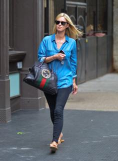 Nicky Rothschild feet photo thumbnail