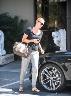 Charlize Theron feet photo thumbnail