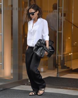Victoria Beckham feet photo thumbnail