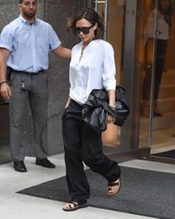 Victoria Beckham feet photo thumbnail