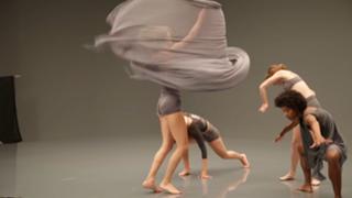 Taylor Swift feet photo thumbnail