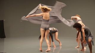 Taylor Swift feet photo thumbnail