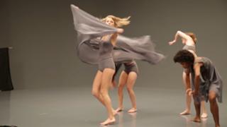 Taylor Swift feet photo thumbnail