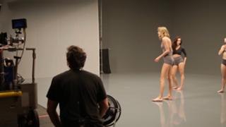 Taylor Swift feet photo thumbnail
