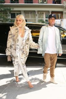 Kylie Jenner feet photo thumbnail