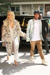 Kylie Jenner feet photo thumbnail