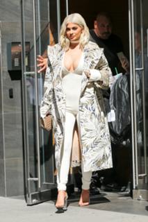 Kylie Jenner feet photo thumbnail