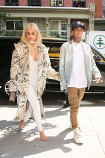 Kylie Jenner feet photo thumbnail