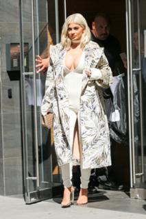 Kylie Jenner feet photo thumbnail