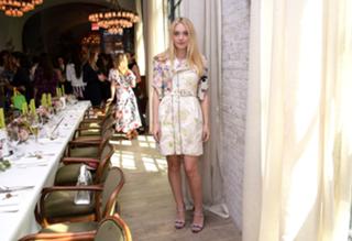 Dakota Fanning feet photo thumbnail