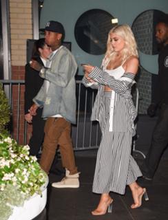 Kylie Jenner feet photo thumbnail
