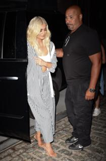 Kylie Jenner feet photo thumbnail