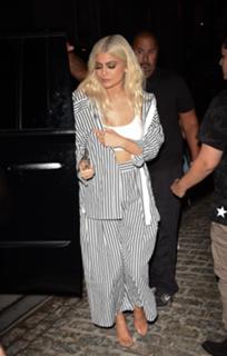 Kylie Jenner feet photo thumbnail