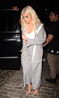 Kylie Jenner feet photo thumbnail