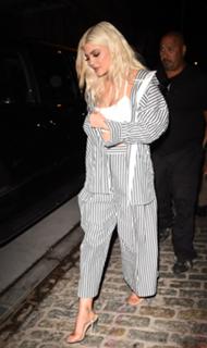 Kylie Jenner feet photo thumbnail